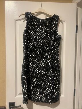 Allyson II Sleeveless Black Mini Sheath Dress with White Dot Wave Print